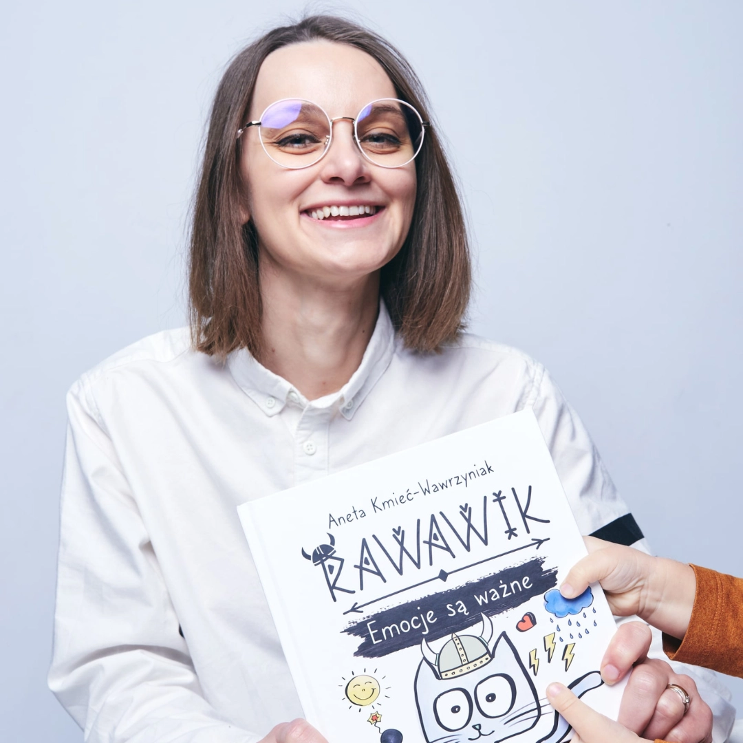 aneta kmieć-wawrzyniak autorka książek dla dzieci o kocie Rawawiku, ilustratorka, graficzka